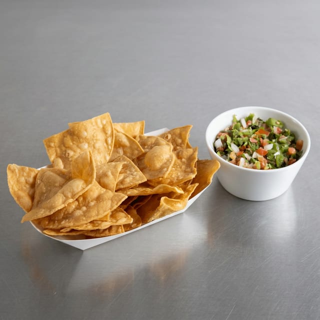 Chips & Pico de Gallo.